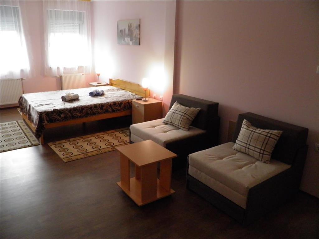 B&B Zmajevo Gnezdo 021 Sremska Kamenica Ngoại thất bức ảnh