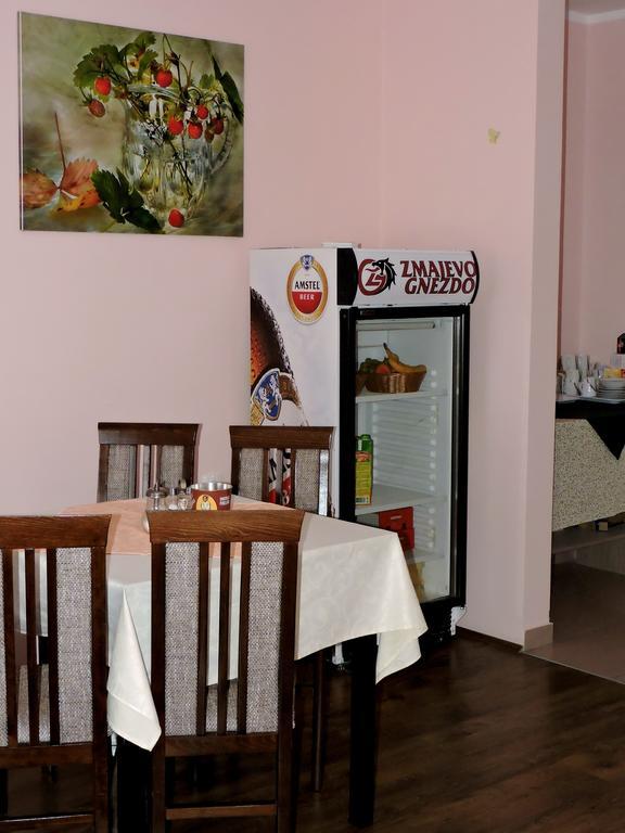 B&B Zmajevo Gnezdo 021 Sremska Kamenica Ngoại thất bức ảnh