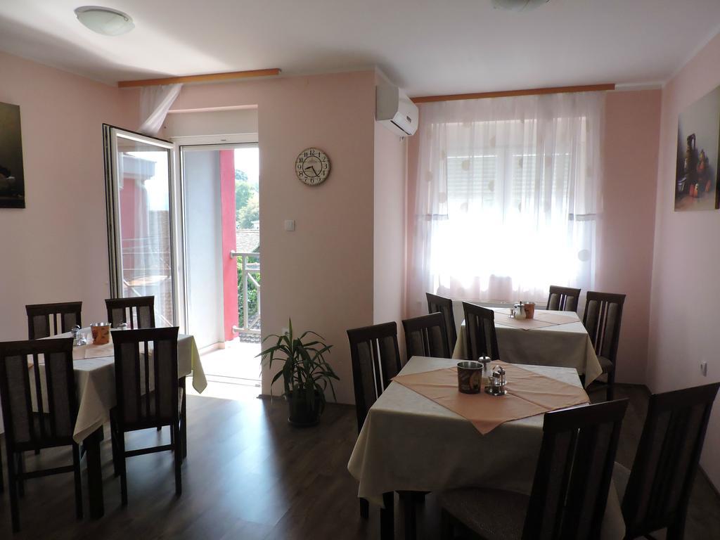 B&B Zmajevo Gnezdo 021 Sremska Kamenica Ngoại thất bức ảnh