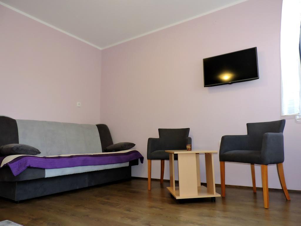 B&B Zmajevo Gnezdo 021 Sremska Kamenica Phòng bức ảnh