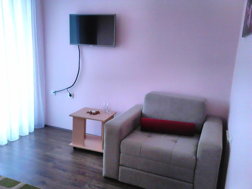 B&B Zmajevo Gnezdo 021 Sremska Kamenica Ngoại thất bức ảnh