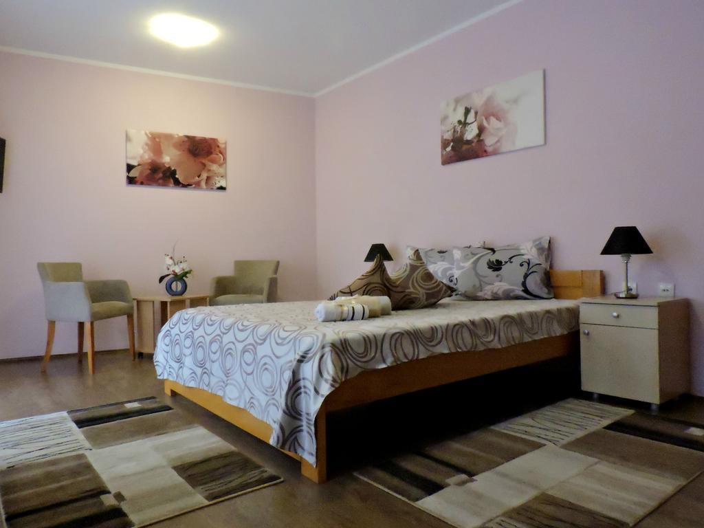 B&B Zmajevo Gnezdo 021 Sremska Kamenica Ngoại thất bức ảnh