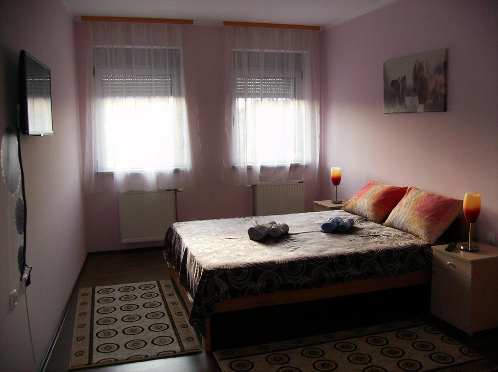 B&B Zmajevo Gnezdo 021 Sremska Kamenica Phòng bức ảnh